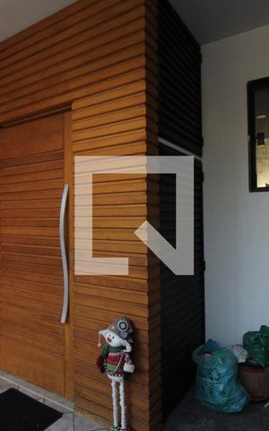 Casa de condomínio para alugar com 250m², 4 quartos e 1 vaga Casa de condomínio para alugar com 250m², 4 quartos e 1 vagaEntrada