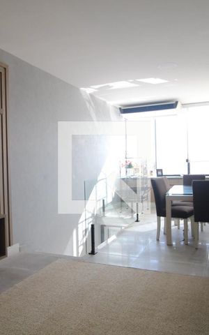 Casa de condomínio para alugar com 250m², 4 quartos e 1 vaga Casa de condomínio para alugar com 250m², 4 quartos e 1 vagaSala