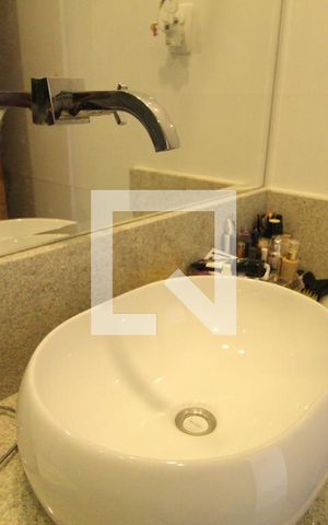 Casa de condomínio para alugar com 250m², 4 quartos e 1 vaga Casa de condomínio para alugar com 250m², 4 quartos e 1 vagaBanheiro da suíte 4