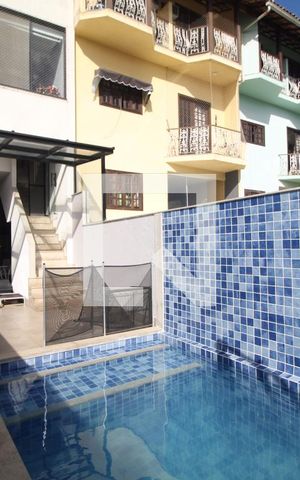 Casa de condomínio para alugar com 250m², 4 quartos e 1 vaga Casa de condomínio para alugar com 250m², 4 quartos e 1 vagaPiscina