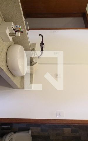 Casa de condomínio para alugar com 250m², 4 quartos e 1 vaga Casa de condomínio para alugar com 250m², 4 quartos e 1 vagaBanheiro da Suíte 2