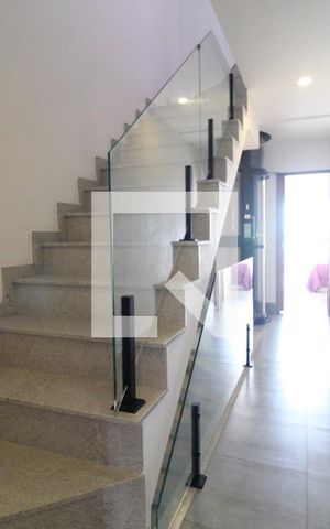 Casa de condomínio para alugar com 250m², 4 quartos e 1 vaga Casa de condomínio para alugar com 250m², 4 quartos e 1 vagaCorredor