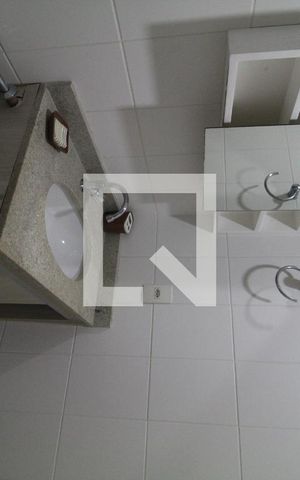 Apartamento à venda com 75m², 2 quartos e 1 vaga Apartamento à venda com 75m², 2 quartos e 1 vagaBanheiro Social