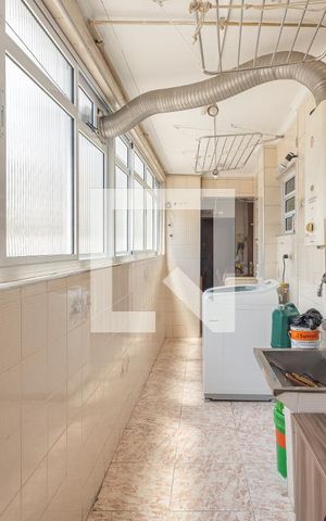 Apartamento para alugar com 130m², 3 quartos e 1 vagaÁrea de Serviço