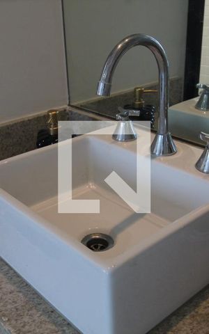 Studio para alugar com 34m², 1 quarto e 1 vaga Studio para alugar com 34m², 1 quarto e 1 vagaBanheiro