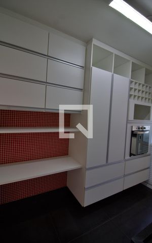 Apartamento à venda com 85m², 2 quartos e 2 vagas Apartamento à venda com 85m², 2 quartos e 2 vagasCozinha