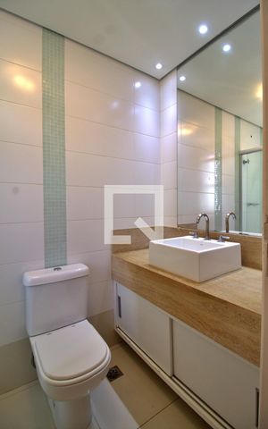 Apartamento à venda com 85m², 2 quartos e 2 vagas Apartamento à venda com 85m², 2 quartos e 2 vagasBanheiro da Suíte 2