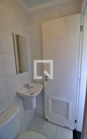 Apartamento à venda com 85m², 2 quartos e 2 vagas Apartamento à venda com 85m², 2 quartos e 2 vagasBanheiro de serviço