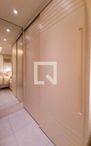 Apartamento à venda com 160m², 2 quartos e 2 vagas Apartamento à venda com 160m², 2 quartos e 2 vagasCloset
