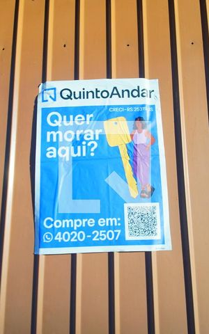 Casa à venda com 400m², 2 quartos e 2 vagas Casa à venda com 400m², 2 quartos e 2 vagasFachada