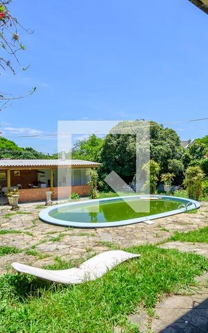 Casa à venda com 440m², 5 quartos e 2 vagas Casa à venda com 440m², 5 quartos e 2 vagasPiscina