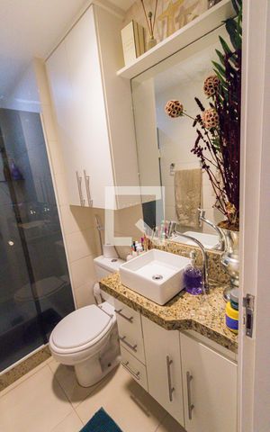 Apartamento à venda com 70m², 3 quartos e 1 vaga Apartamento à venda com 70m², 3 quartos e 1 vagaBanheiro Social