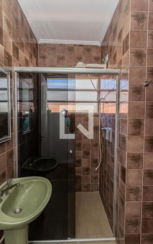 Casa à venda com 170m², 2 quartos e 2 vagas Casa à venda com 170m², 2 quartos e 2 vagasBanheiro