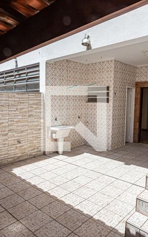 Casa à venda com 170m², 2 quartos e 2 vagas Casa à venda com 170m², 2 quartos e 2 vagasQuintal e churrasqueira