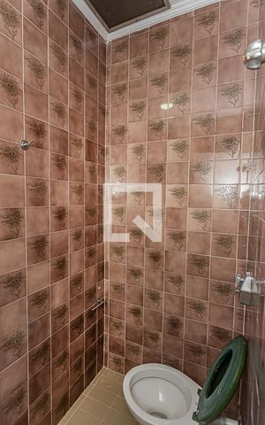 Casa à venda com 170m², 2 quartos e 2 vagas Casa à venda com 170m², 2 quartos e 2 vagasBanheiro