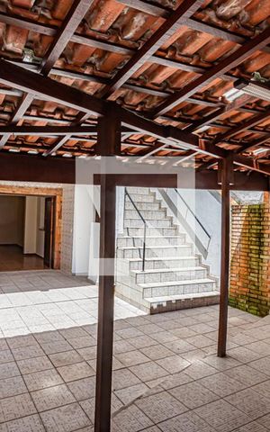 Casa à venda com 170m², 2 quartos e 2 vagas Casa à venda com 170m², 2 quartos e 2 vagasQuintal e churrasqueira
