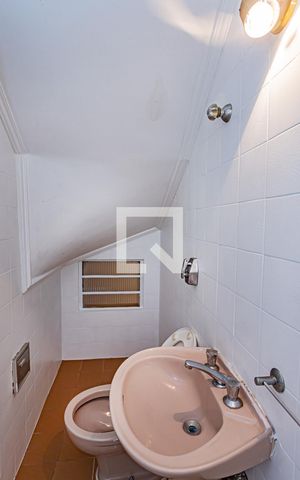 Casa à venda com 170m², 2 quartos e 2 vagas Casa à venda com 170m², 2 quartos e 2 vagasLavabo
