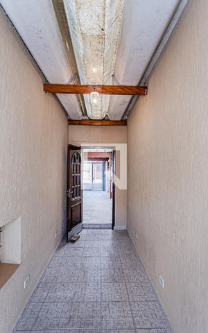 Casa à venda com 170m², 2 quartos e 2 vagas Casa à venda com 170m², 2 quartos e 2 vagasCorredor