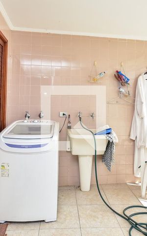 Casa à venda com 309m², 3 quartos e 5 vagas Casa à venda com 309m², 3 quartos e 5 vagasCozinha