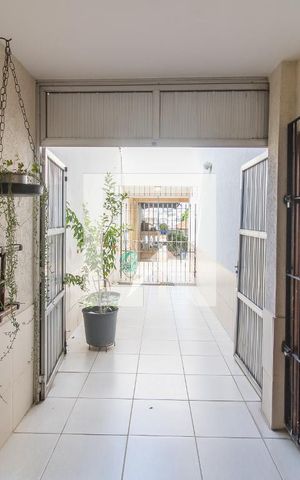 Casa à venda com 400m², 4 quartos e 4 vagas Casa à venda com 400m², 4 quartos e 4 vagasÁrea comum