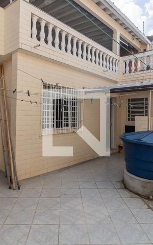 Casa à venda com 400m², 4 quartos e 4 vagas Casa à venda com 400m², 4 quartos e 4 vagasÁrea comum