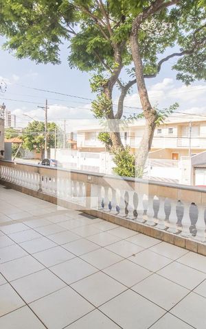 Casa à venda com 400m², 4 quartos e 4 vagas Casa à venda com 400m², 4 quartos e 4 vagasÁrea comum