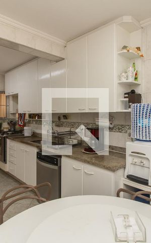 Casa à venda com 400m², 4 quartos e 4 vagas Casa à venda com 400m², 4 quartos e 4 vagasCozinha