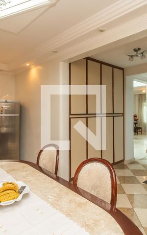Casa à venda com 400m², 4 quartos e 4 vagas Casa à venda com 400m², 4 quartos e 4 vagasSala de Jantar