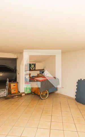 Casa à venda com 400m², 4 quartos e 4 vagas Casa à venda com 400m², 4 quartos e 4 vagasÁrea comum