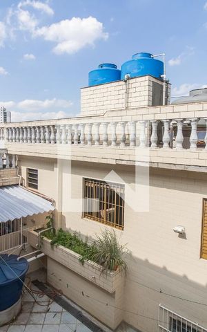 Casa à venda com 400m², 4 quartos e 4 vagas Casa à venda com 400m², 4 quartos e 4 vagasÁrea comum