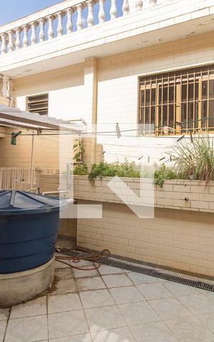 Casa à venda com 400m², 4 quartos e 4 vagas Casa à venda com 400m², 4 quartos e 4 vagasÁrea comum