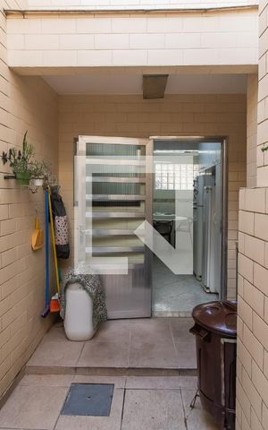 Casa à venda com 400m², 4 quartos e 4 vagas Casa à venda com 400m², 4 quartos e 4 vagasÁrea comum