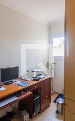 Casa à venda com 400m², 4 quartos e 4 vagas Casa à venda com 400m², 4 quartos e 4 vagasEscritório