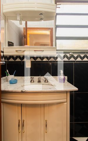 Casa à venda com 400m², 4 quartos e 4 vagas Casa à venda com 400m², 4 quartos e 4 vagasBanheiro 4