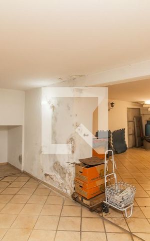 Casa à venda com 400m², 4 quartos e 4 vagas Casa à venda com 400m², 4 quartos e 4 vagasÁrea comum
