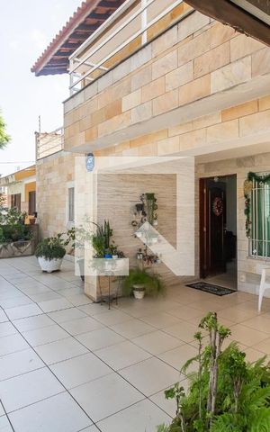 Casa à venda com 400m², 4 quartos e 4 vagas Casa à venda com 400m², 4 quartos e 4 vagasÁrea comum