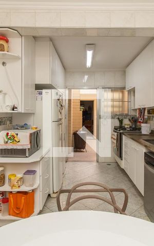 Casa à venda com 400m², 4 quartos e 4 vagas Casa à venda com 400m², 4 quartos e 4 vagasCozinha