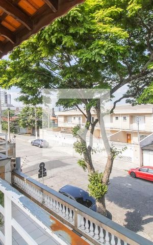 Casa à venda com 400m², 4 quartos e 4 vagas Casa à venda com 400m², 4 quartos e 4 vagasVaranda