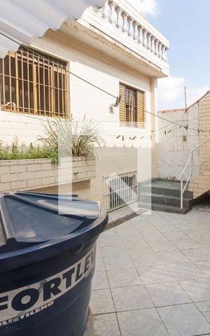 Casa à venda com 400m², 4 quartos e 4 vagas Casa à venda com 400m², 4 quartos e 4 vagasÁrea comum