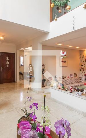 Casa à venda com 400m², 4 quartos e 4 vagas Casa à venda com 400m², 4 quartos e 4 vagasSala