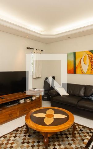 Casa à venda com 400m², 4 quartos e 4 vagas Casa à venda com 400m², 4 quartos e 4 vagasSala