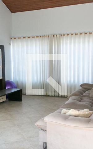 Casa à venda com 400m², 4 quartos e 5 vagas Casa à venda com 400m², 4 quartos e 5 vagasSala