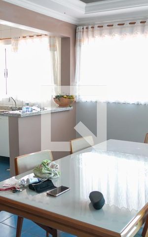 Casa à venda com 400m², 4 quartos e 5 vagas Casa à venda com 400m², 4 quartos e 5 vagasCozinha