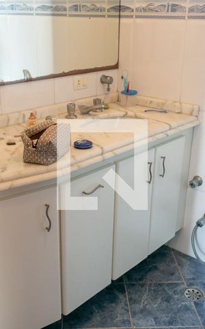 Casa à venda com 400m², 4 quartos e 5 vagas Casa à venda com 400m², 4 quartos e 5 vagasBanheiro 2