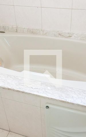 Casa à venda com 400m², 4 quartos e 5 vagas Casa à venda com 400m², 4 quartos e 5 vagasBanheiro da Suíte