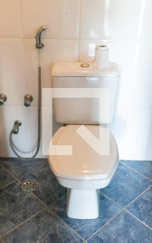 Casa à venda com 400m², 4 quartos e 5 vagas Casa à venda com 400m², 4 quartos e 5 vagasBanheiro 2