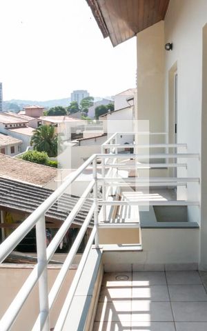Casa à venda com 400m², 4 quartos e 5 vagas Casa à venda com 400m², 4 quartos e 5 vagasVaranda - quartos 3 e 4