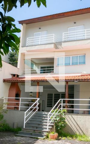 Casa à venda com 400m², 4 quartos e 5 vagas Casa à venda com 400m², 4 quartos e 5 vagasQuintal e Jardim