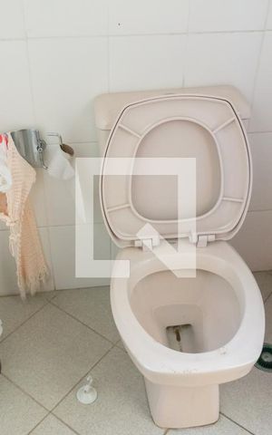 Casa à venda com 400m², 4 quartos e 5 vagas Casa à venda com 400m², 4 quartos e 5 vagasBanheiro do Quarto 5