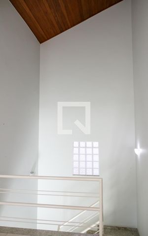 Casa à venda com 400m², 4 quartos e 5 vagas Casa à venda com 400m², 4 quartos e 5 vagasEscadas